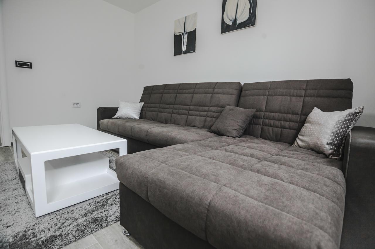 Kristal Apartmani Arandelovac Buitenkant foto